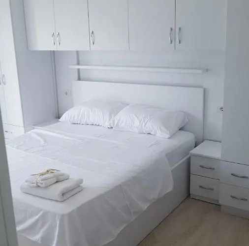 Апартаменты Shtepipushimi23 Rana E Hedhun